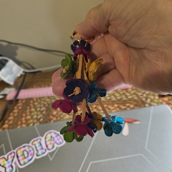 Colorful Floral Keychain - Picture 3 of 4